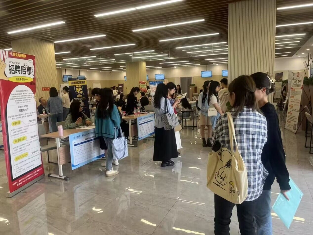 2023年中小企业百日招聘高校毕业生重庆工商大学专场招聘会成功举办。主办方供图华龙网发
